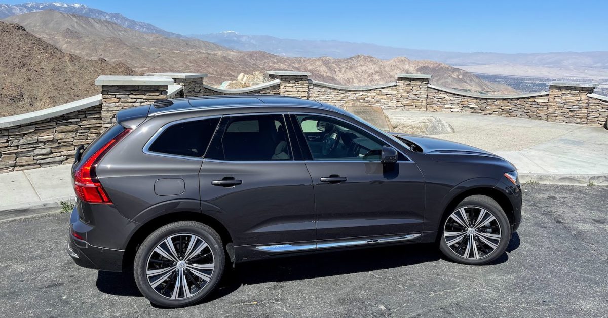 First look: 2022 Volvo XC60 Recharge PHEV boosted to 35 EV miles | Electrek