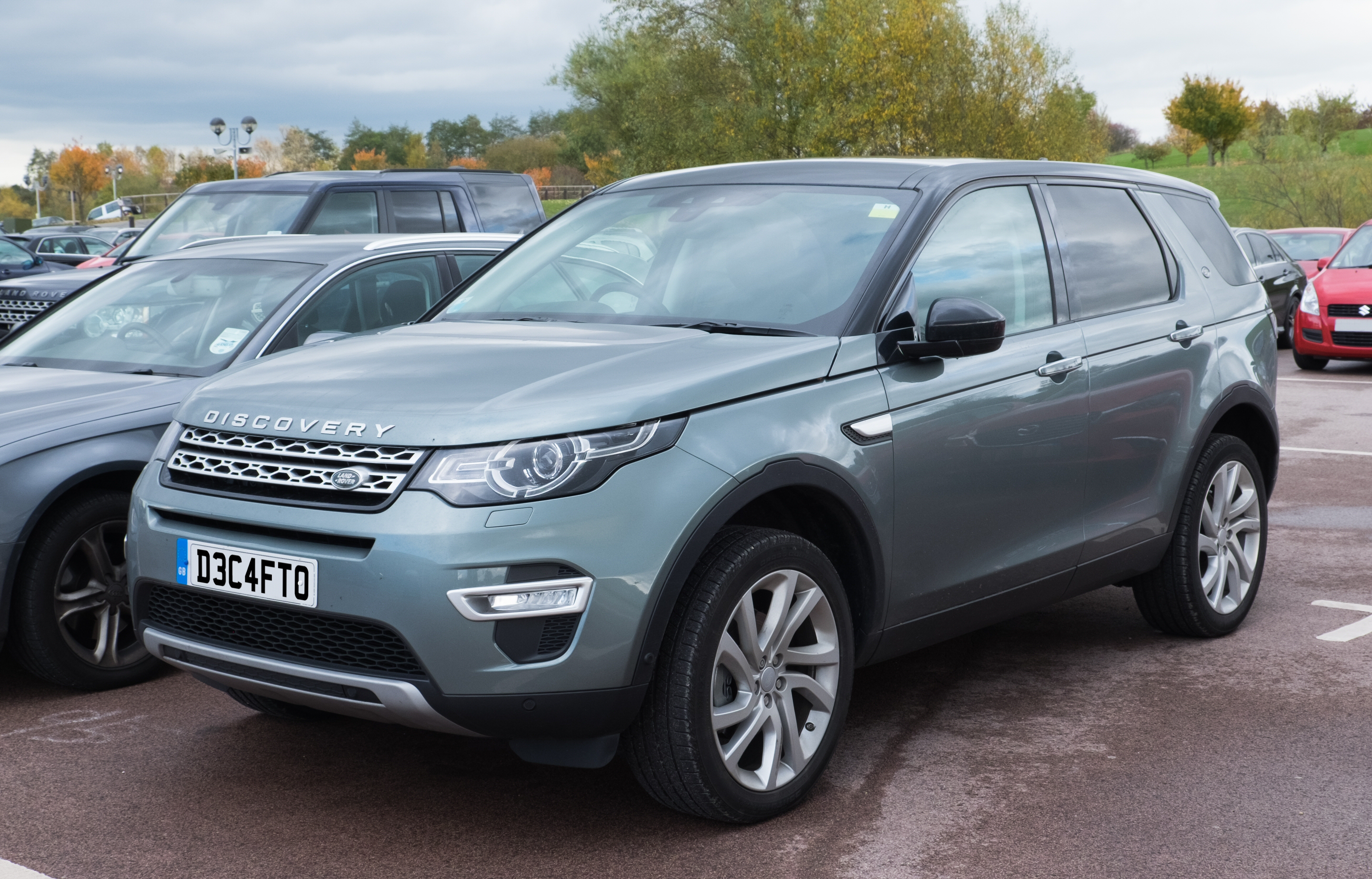 File:Land Rover Discovery Sport HSE Luxury TD4 2016.jpg - Wikimedia Commons