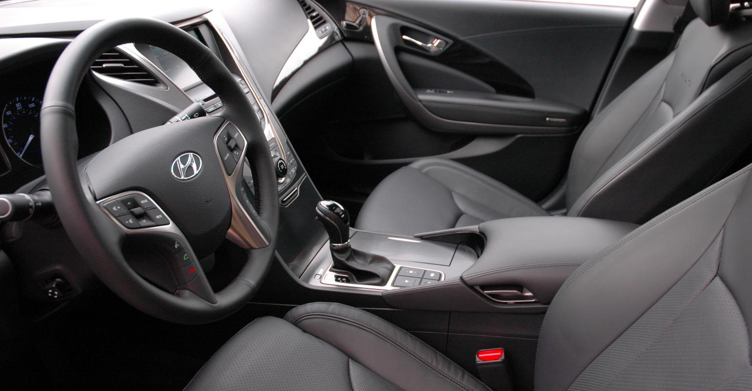 2012 10 Best Interiors: Hyundai Azera | WardsAuto