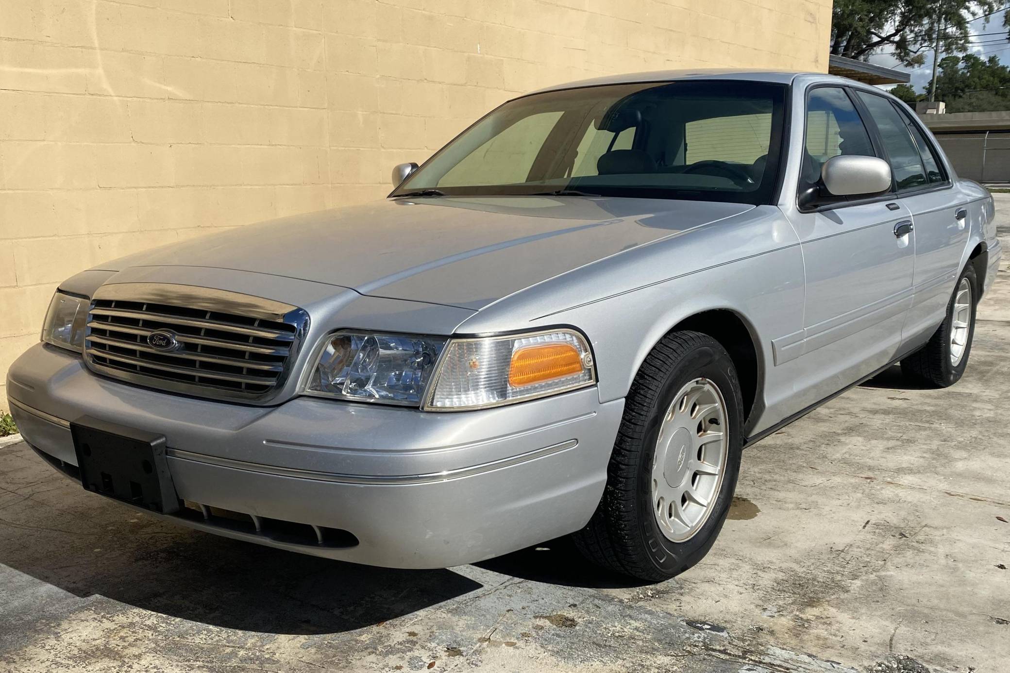 2002 Ford Crown Victoria LX for Sale - Cars & Bids