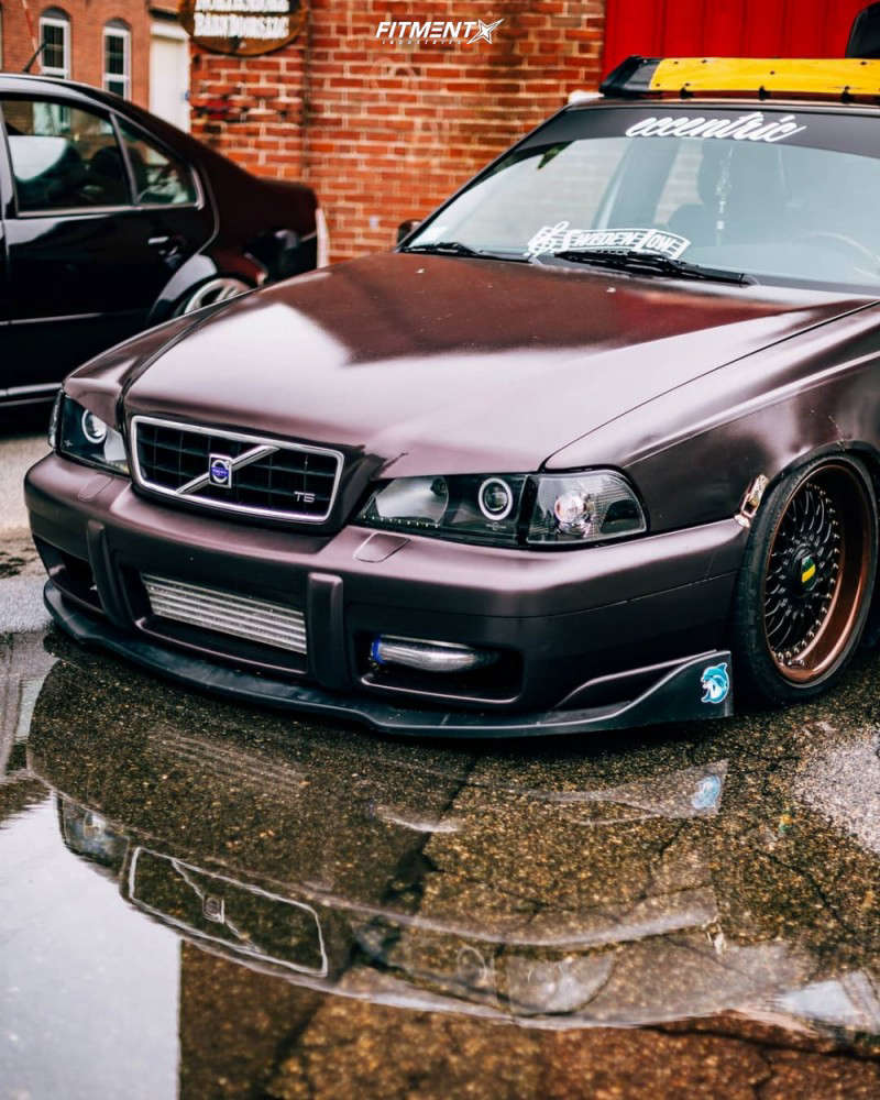 1998 Volvo S70 T5 with 17x8.5 Avant Garde M240 and Yokohama 195x45 on Air  Suspension | 508009 | Fitment Industries