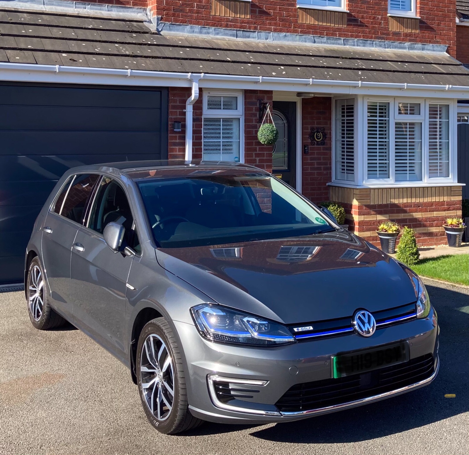Volkswagen e-Golf Owner Review - It's a Golf, just electrified ⚡️ |  myEVreview