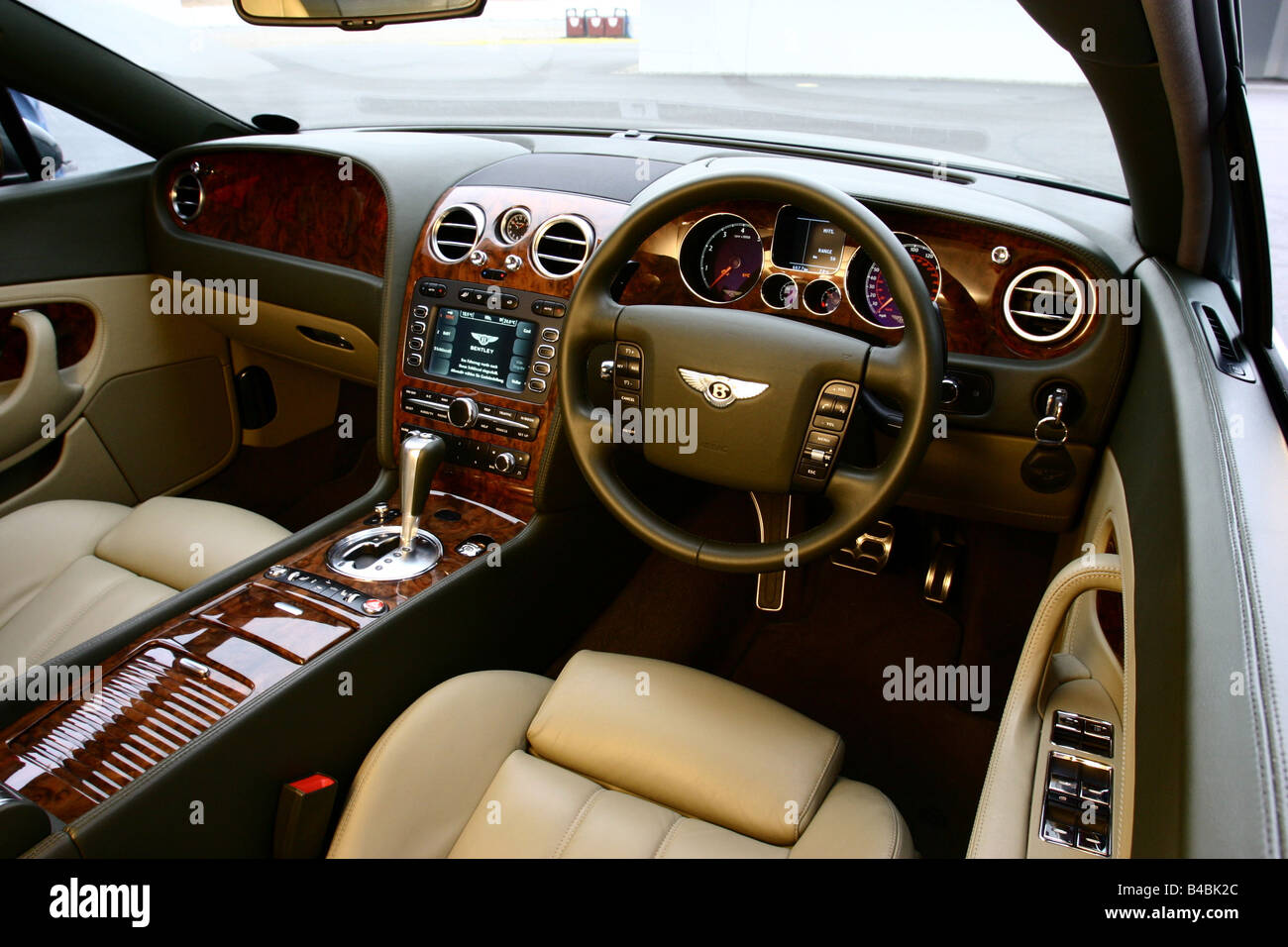Car, Bentley Continental GT, model year 2003-, Luxury approx.s, coupe/Coupe,  black/anthracite, FGHDS, interior view, Interior vi Stock Photo - Alamy