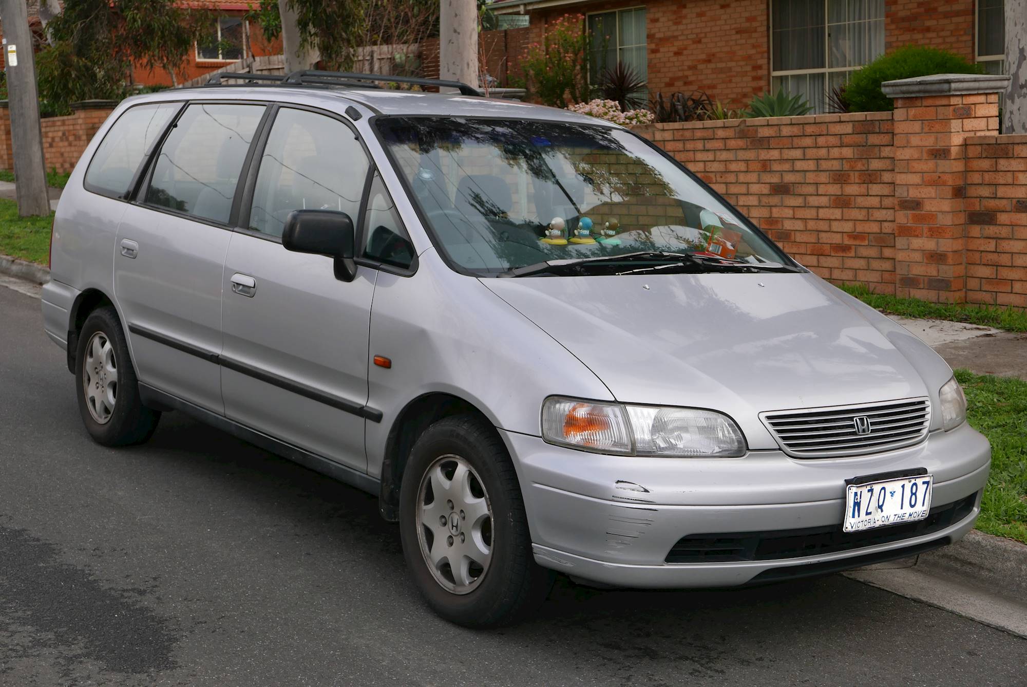 1996 Isuzu Oasis S - Passenger Minivan 2.2L auto