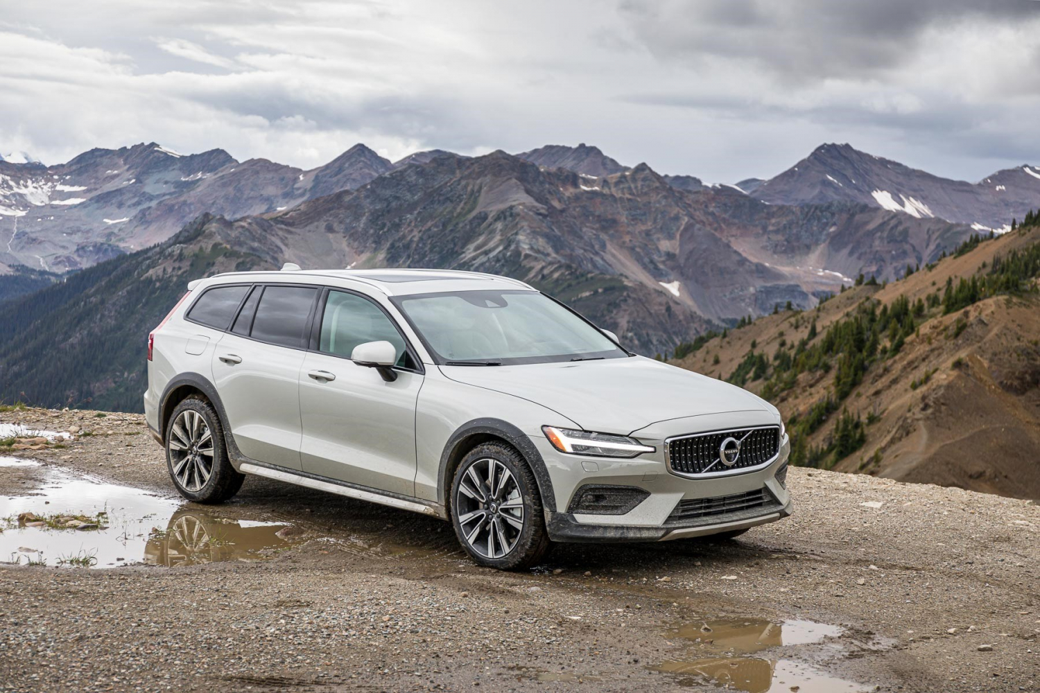 2020 Volvo V60 Cross Country Makes Friends By Bucking Crossover Trend