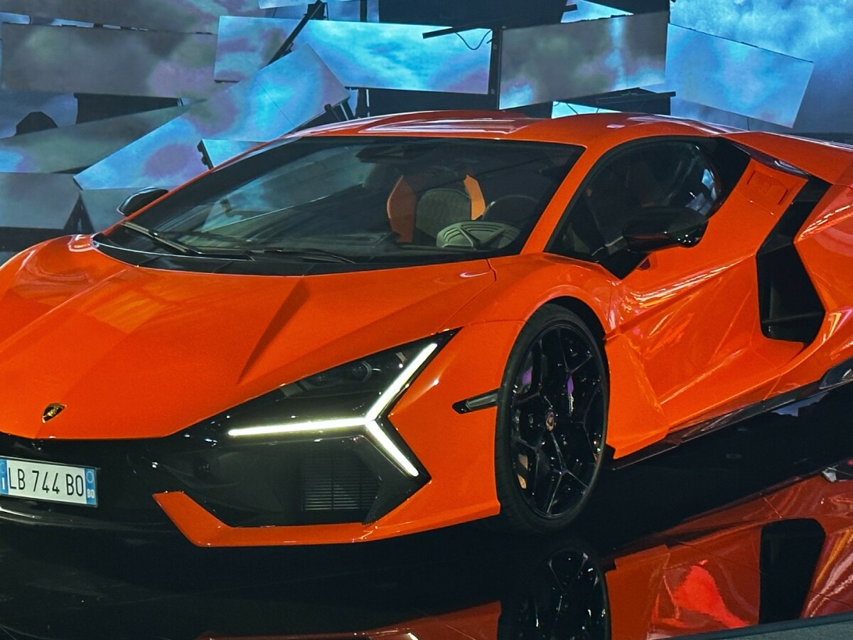 Lamborghini Revuelto: First look at the new hybrid supercar | Mashable