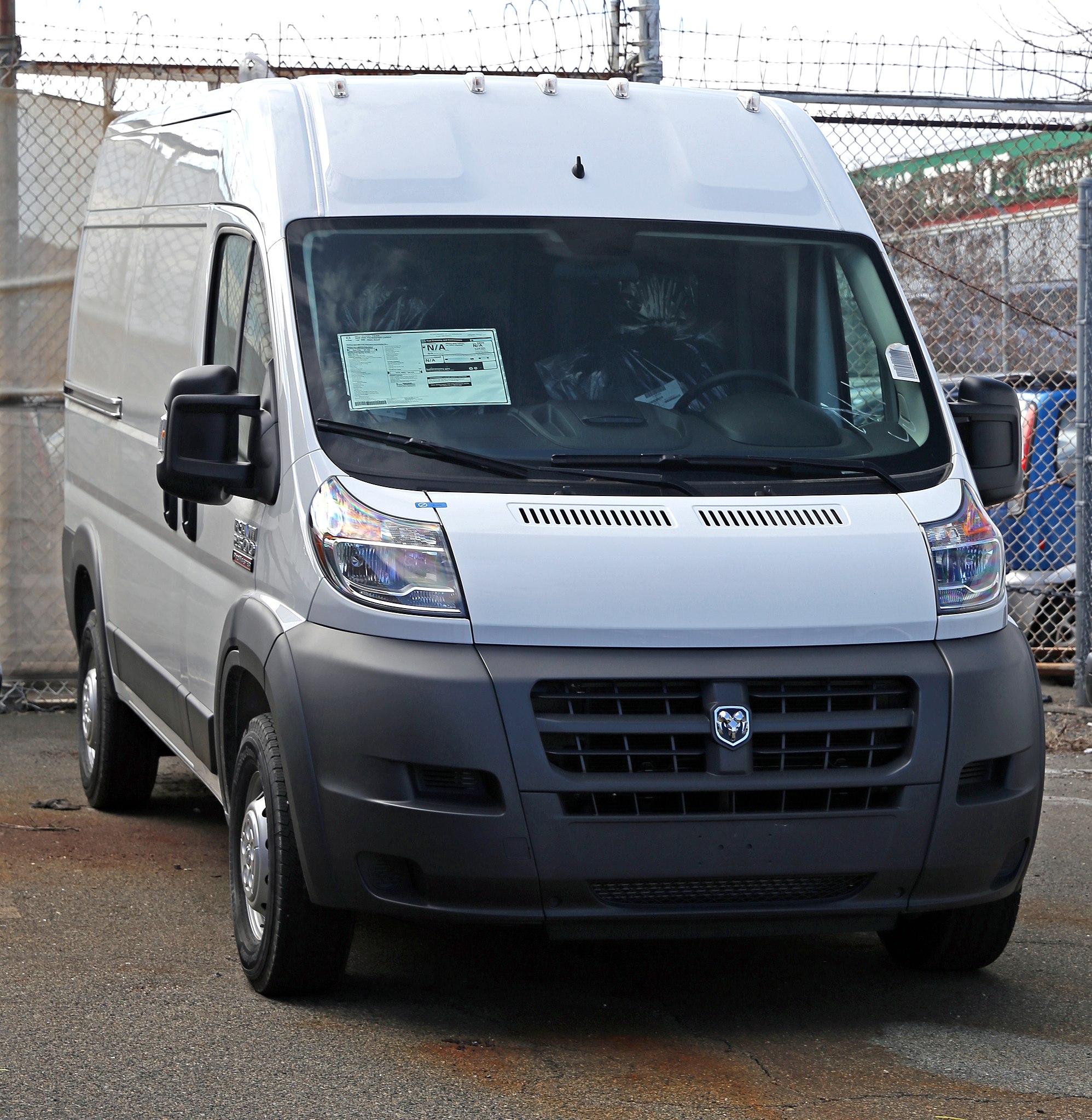 File:2014 Ram 2500 ProMaster Cargo High Roof 136" wb.jpg - Wikimedia Commons