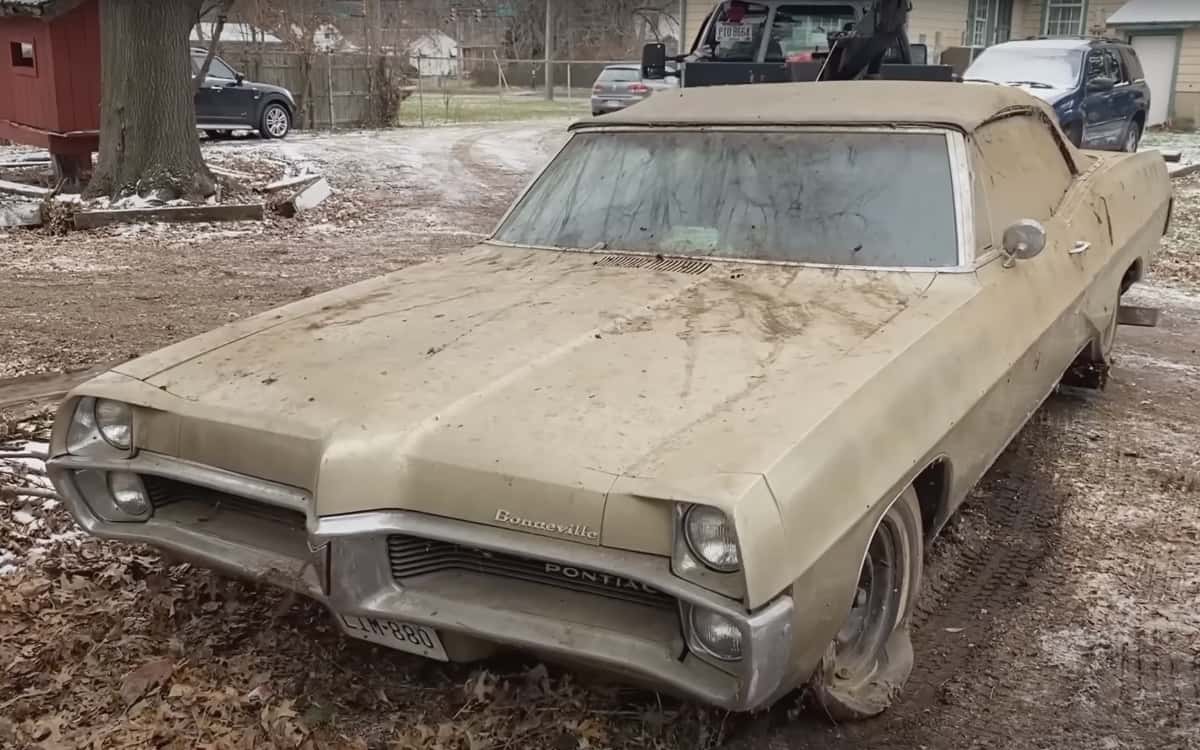 Pontiac Bonneville gets washed for the first time since 1982