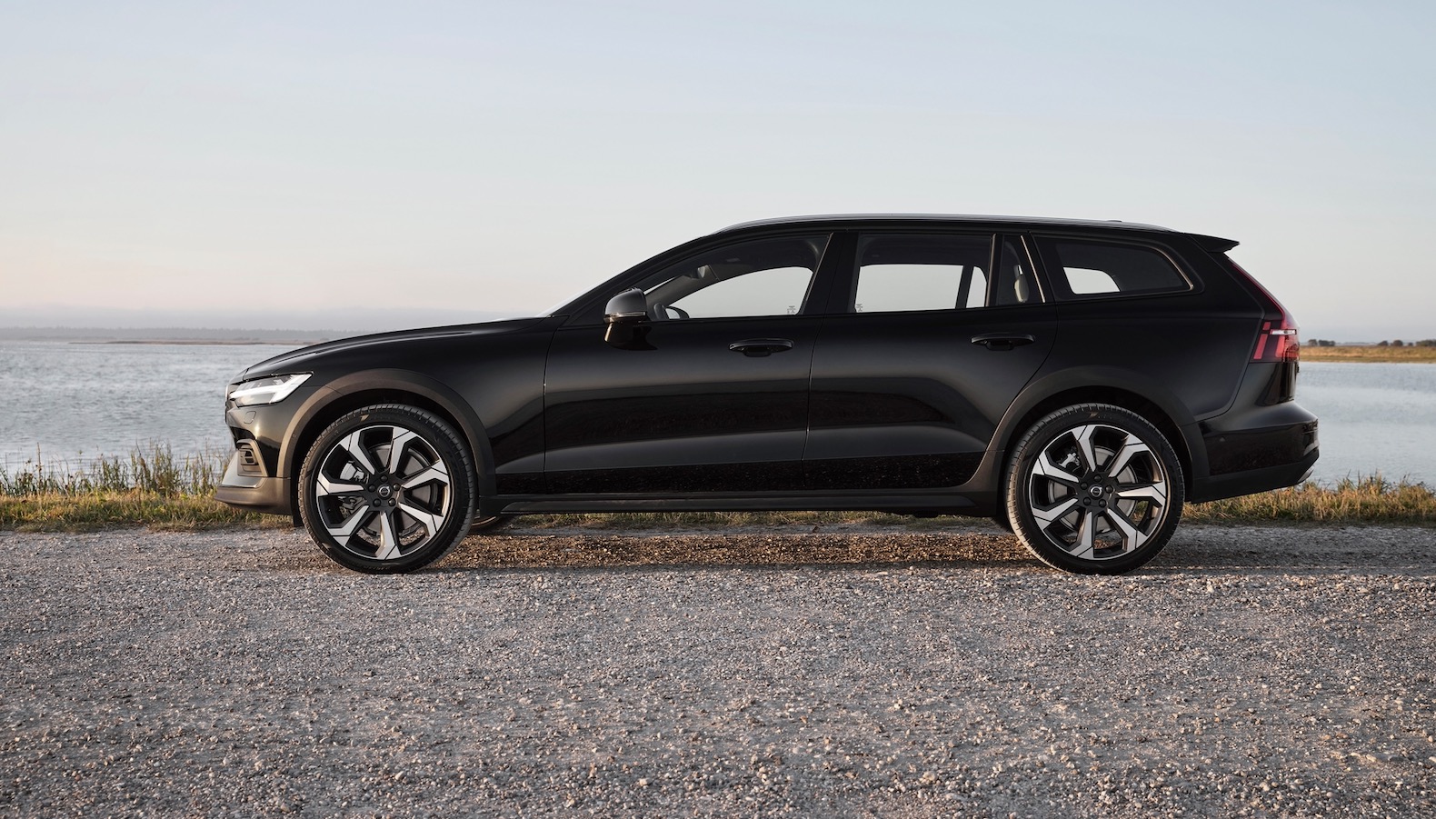 Review: Is the 2023 Volvo V60 Cross Country the Ultimate Crossover Cure? -  The Fast Lane Car