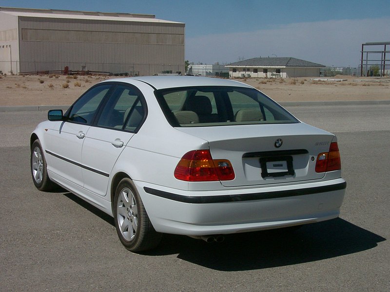 File:2002 BMW 325i sedan -- NHTSA 02.jpg - Wikimedia Commons