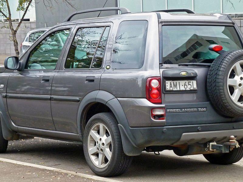 File:2004-2006 Land Rover Freelander HSE td4 wagon 02.jpg - Wikimedia  Commons