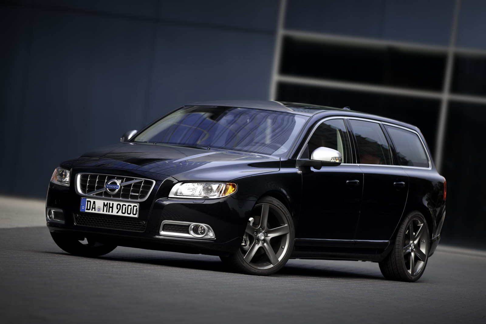 Limited Edition Volvo V70 T6 AWD R-Design with 325HP by Heico Sportiv |  Carscoops