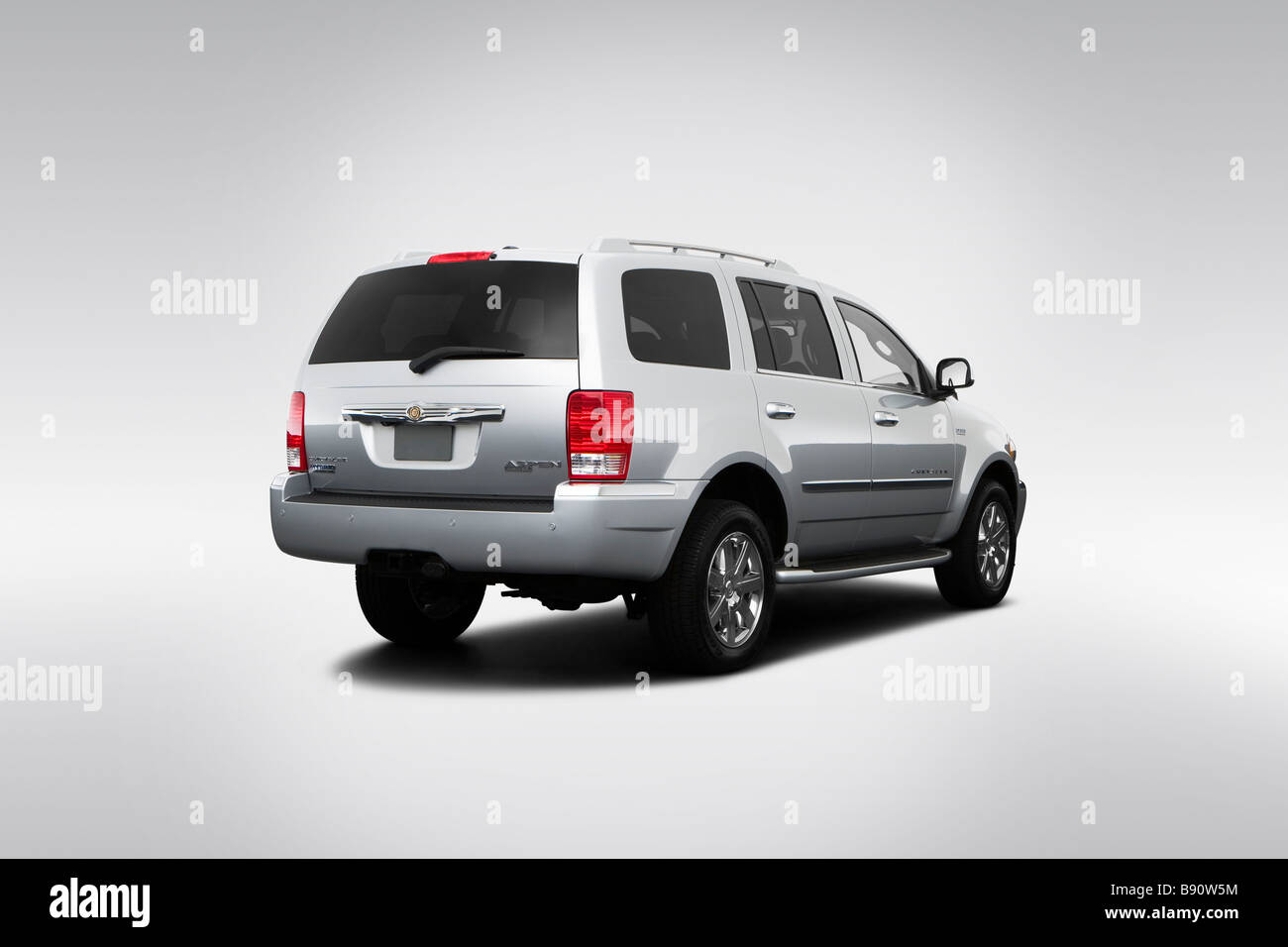 2009 Chrysler Aspen Hybrid Limited in Silver - Rear angle view Stock Photo  - Alamy