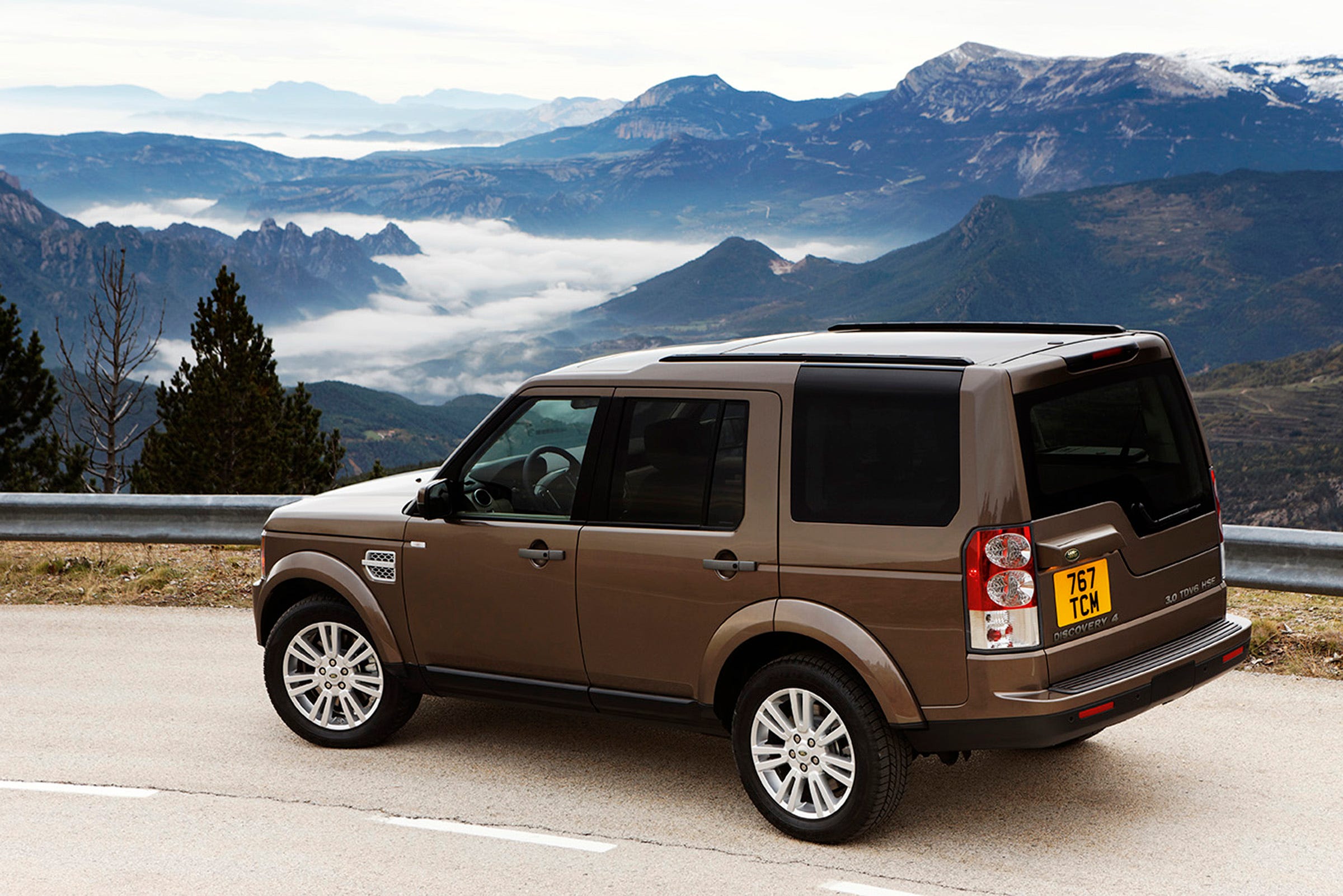 Land Rover LR4 is luxuriously tough