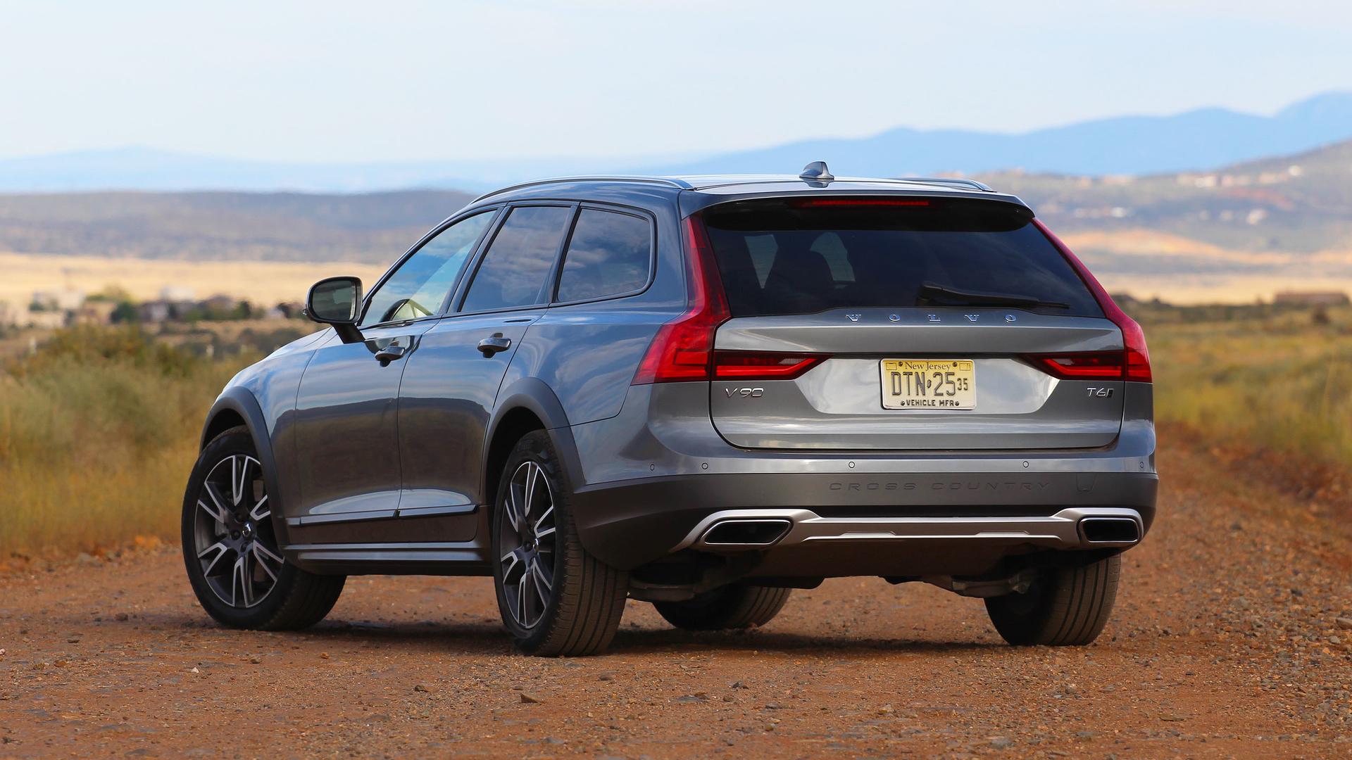 2017 Volvo V90 Cross Country Review: One For The Long Haul