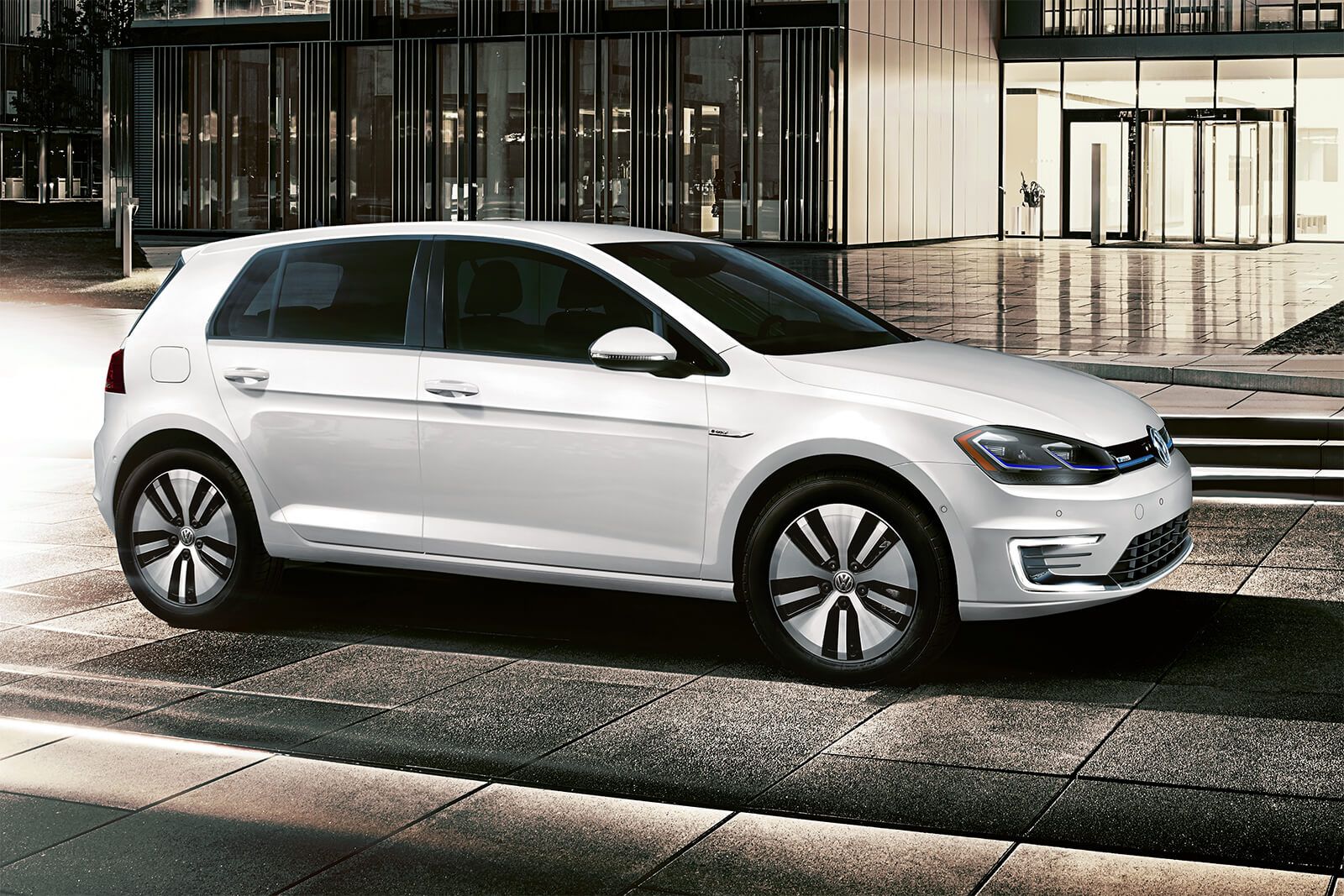2019 Volkswagen e-Golf Review, Pricing, and Specs