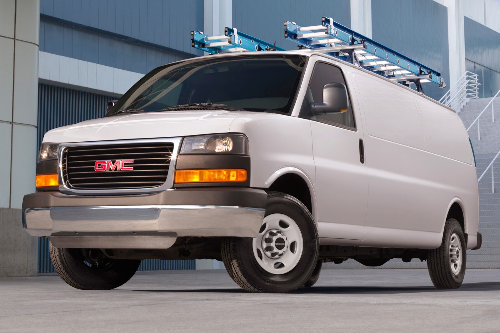 2016 GMC Savana Cargo Review & Ratings | Edmunds