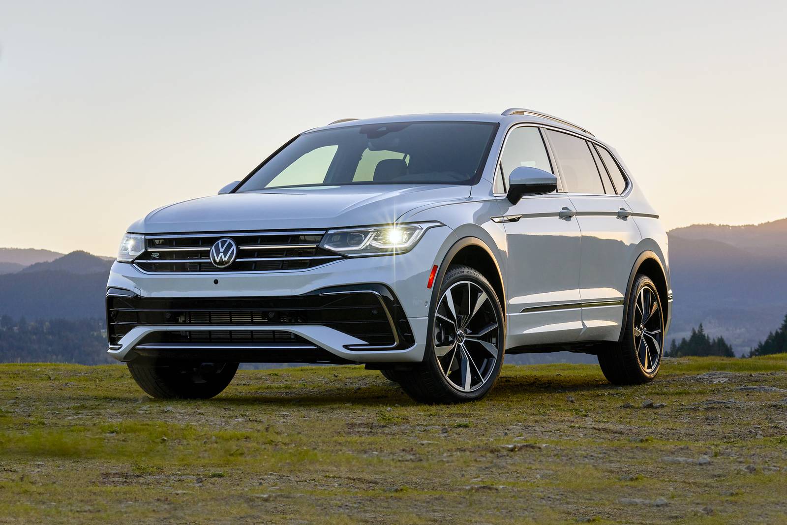 2022 Volkswagen Tiguan Prices, Reviews, and Pictures | Edmunds