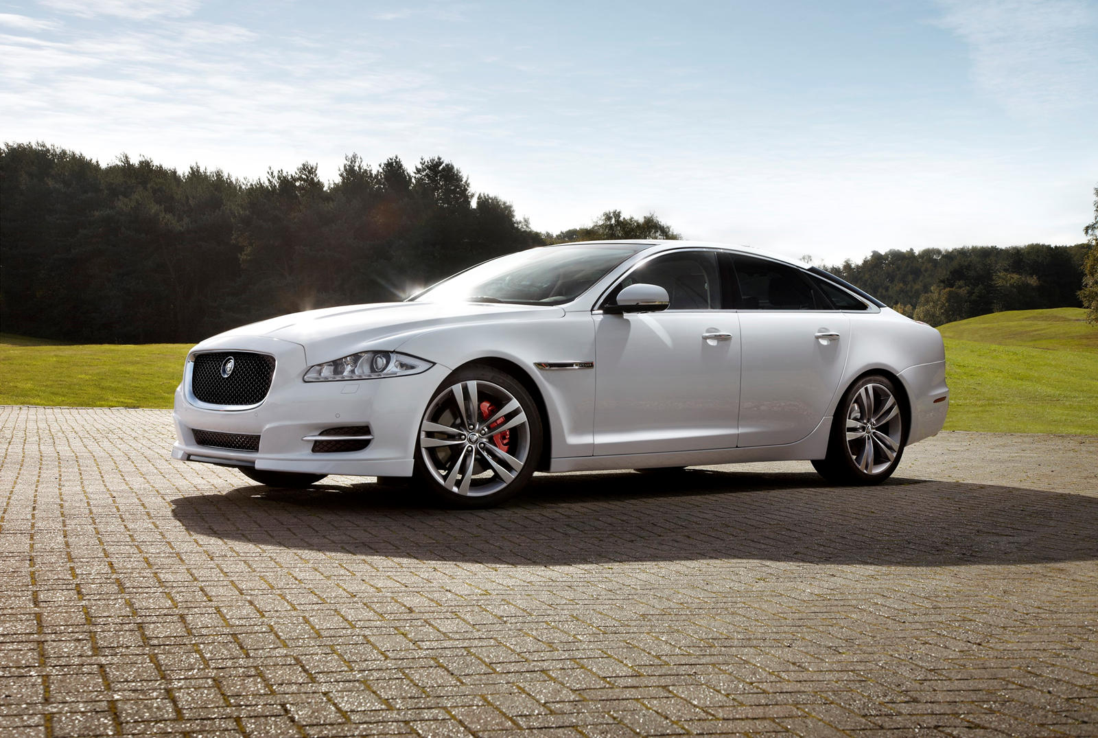 2013 Jaguar XJ: Review, Trims, Specs, Price, New Interior Features,  Exterior Design, and Specifications | CarBuzz