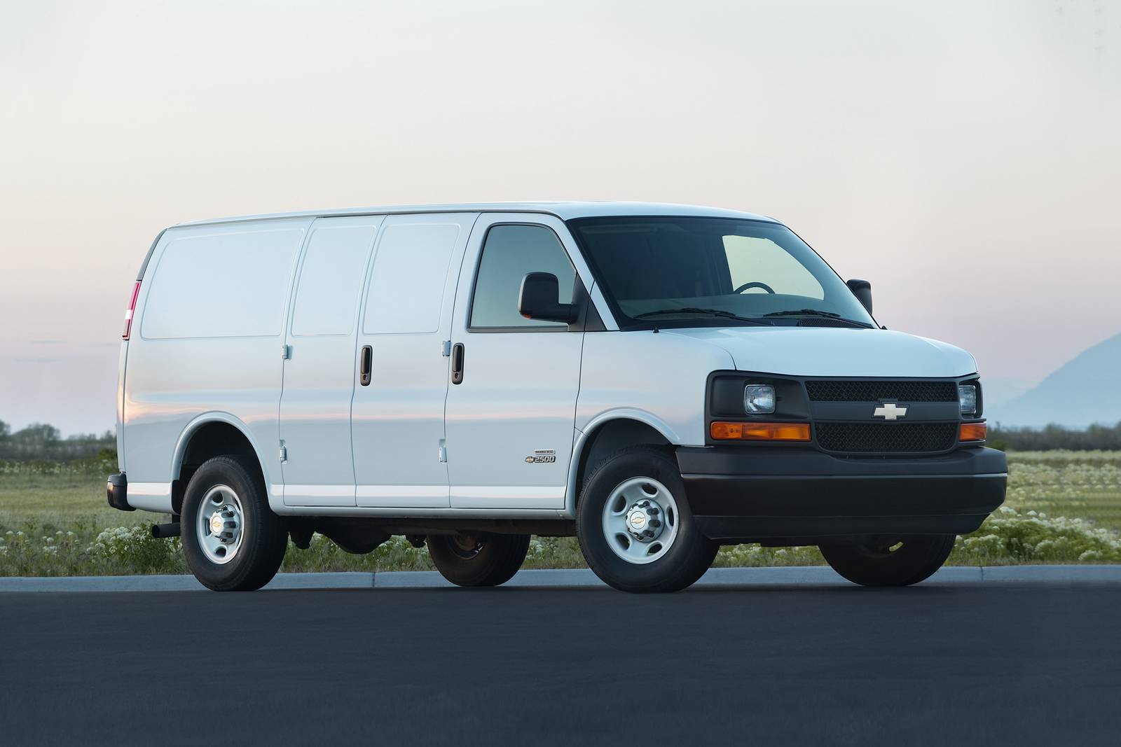 2020 Chevy Express Cargo Review & Ratings | Edmunds