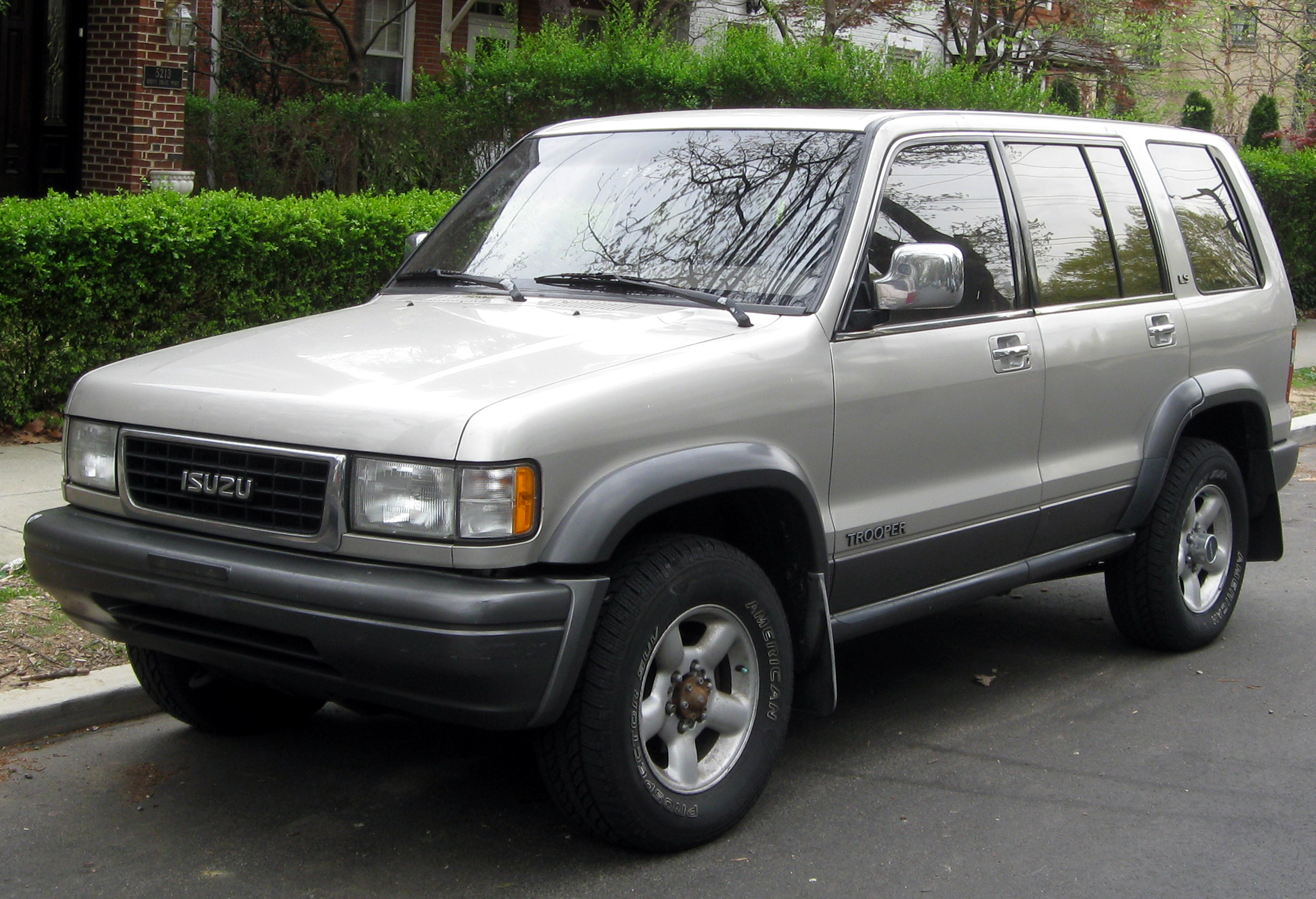 1998 Isuzu Trooper - Information and photos - MOMENTcar