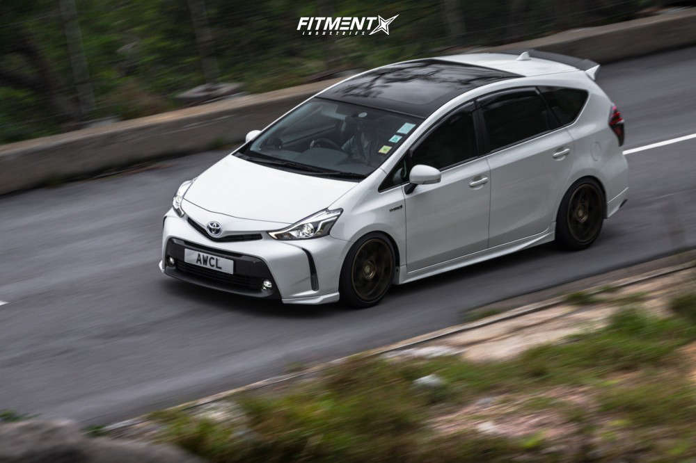 2012 Toyota Prius V Five with 18x8.5 3SDM 0.08 and Pirelli 215x40 on  Coilovers | 520897 | Fitment Industries