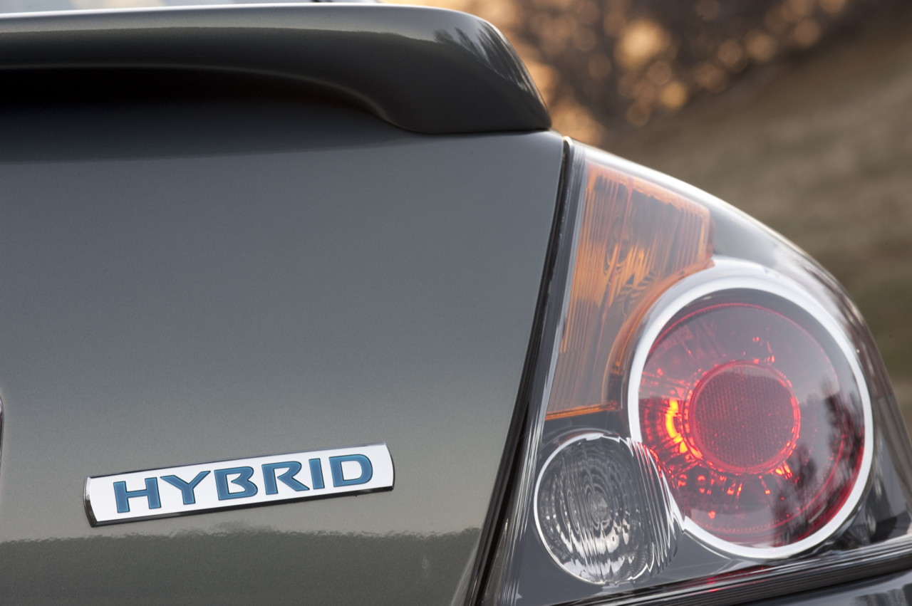 2013 Nissan Altima (Mild) Hybrid: High Gas Mileage, V-6 Power