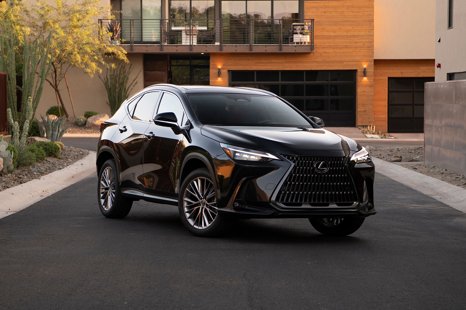 The All-New 2022 Lexus NX 350 Is Sharper, Smarter and More Sensible |  Edmunds