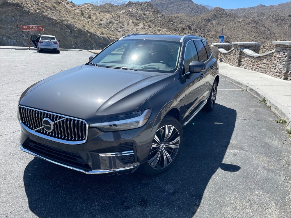 First look: 2022 Volvo XC60 Recharge PHEV boosted to 35 EV miles | Electrek