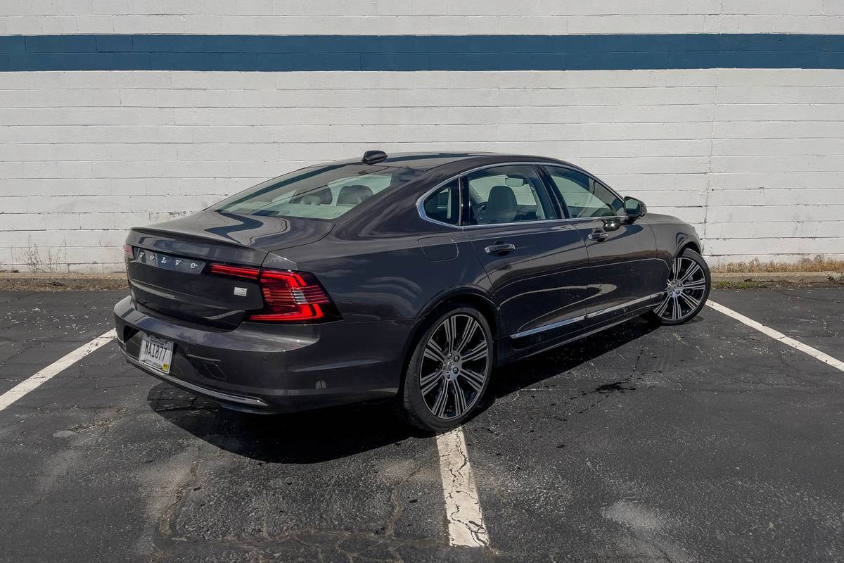 2021 Volvo S90 Recharge Plug-In Hybrid Specs, Price, MPG & Reviews |  Cars.com