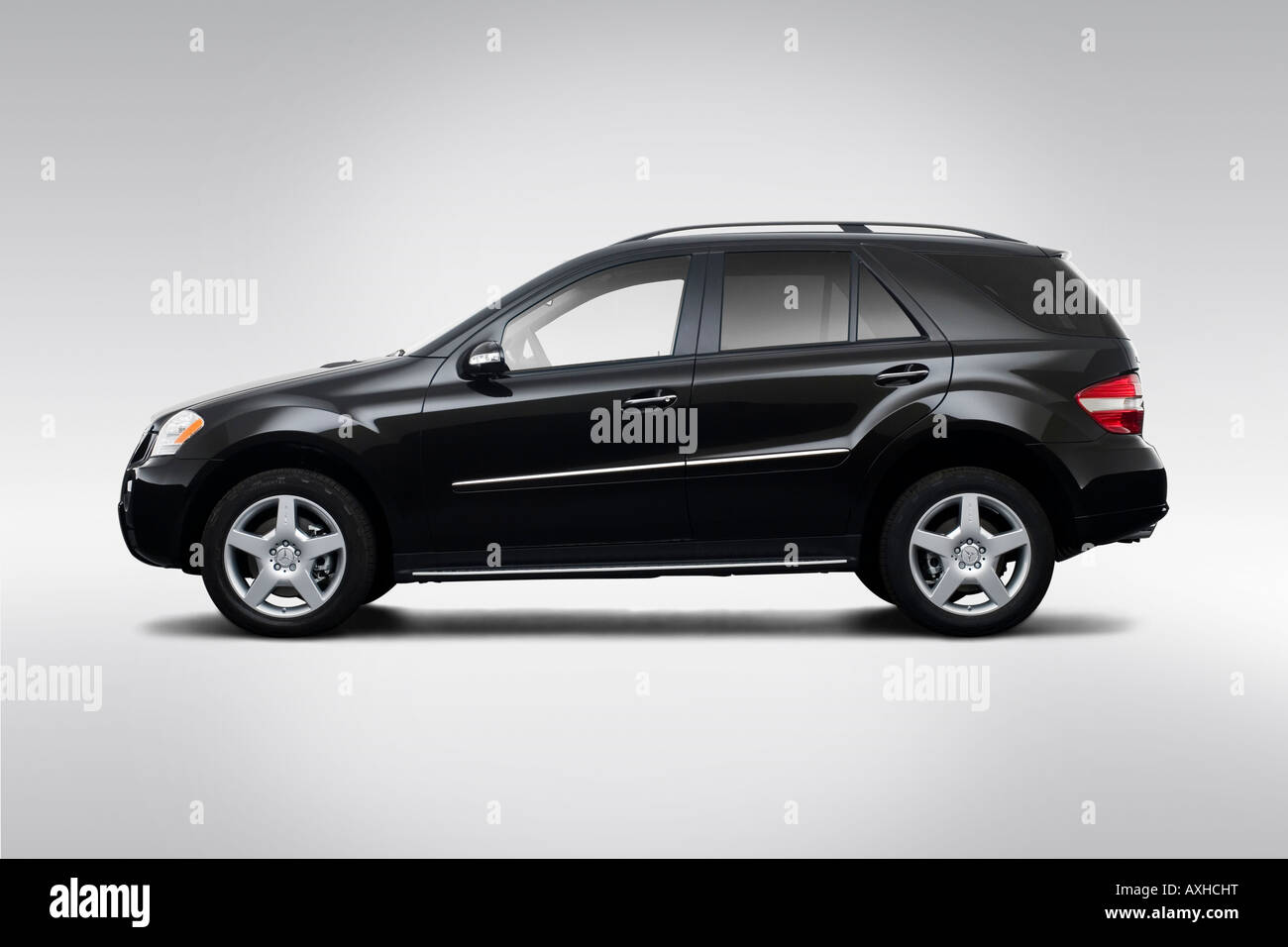2008 Mercedes-Benz M-Class ML550 AMG in Black - Drivers Side Profile Stock  Photo - Alamy