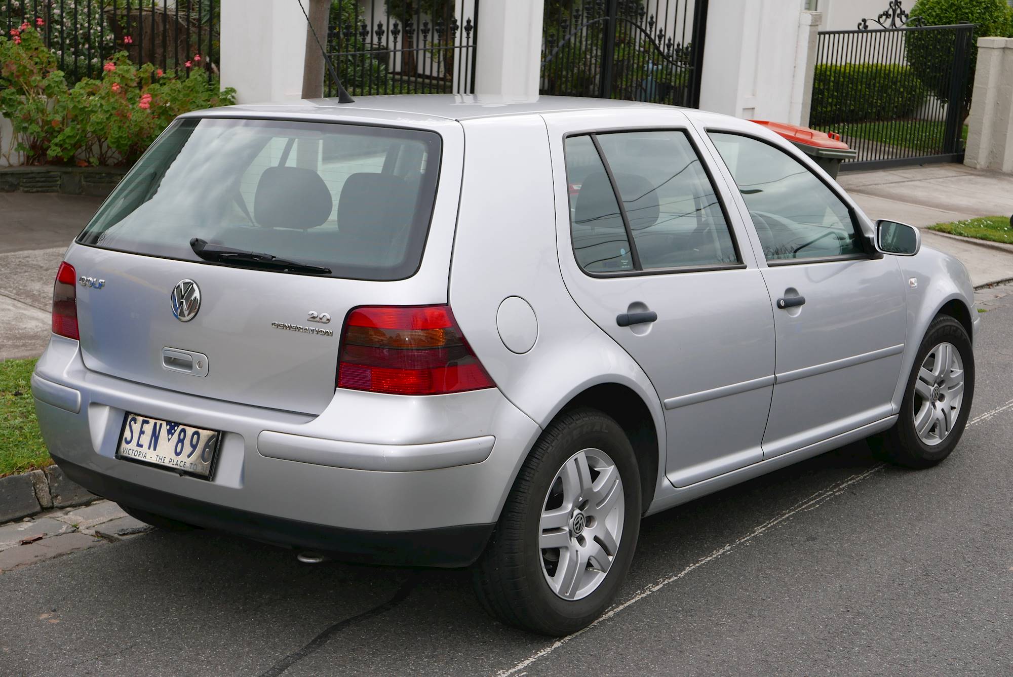 2003 Volkswagen Golf GL - 2dr Hatchback 2.0L auto
