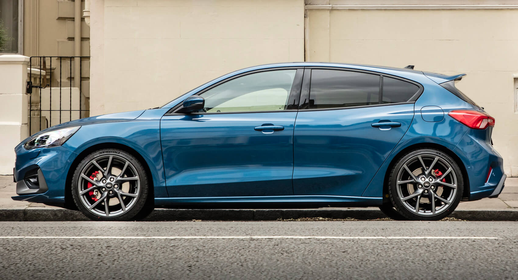 EcoBoost-Powered Ford Focus ST Gains 7-Speed Automatic Transmission Option  | Carscoops