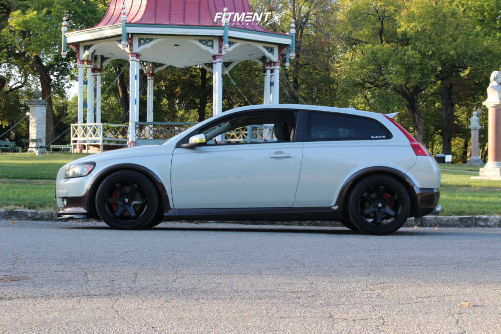 2008 Volvo C30 T5 with 18x8.5 MST Mt01 and Achilles 235x40 on Lowering  Springs | 1396193 | Fitment Industries
