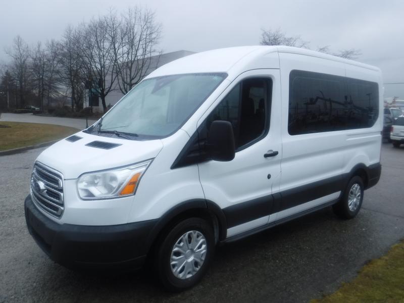 Repo.com | 2017 Ford Transit 150 Medium Roof XLT 130 inch Wheelbase 8  passenger Van