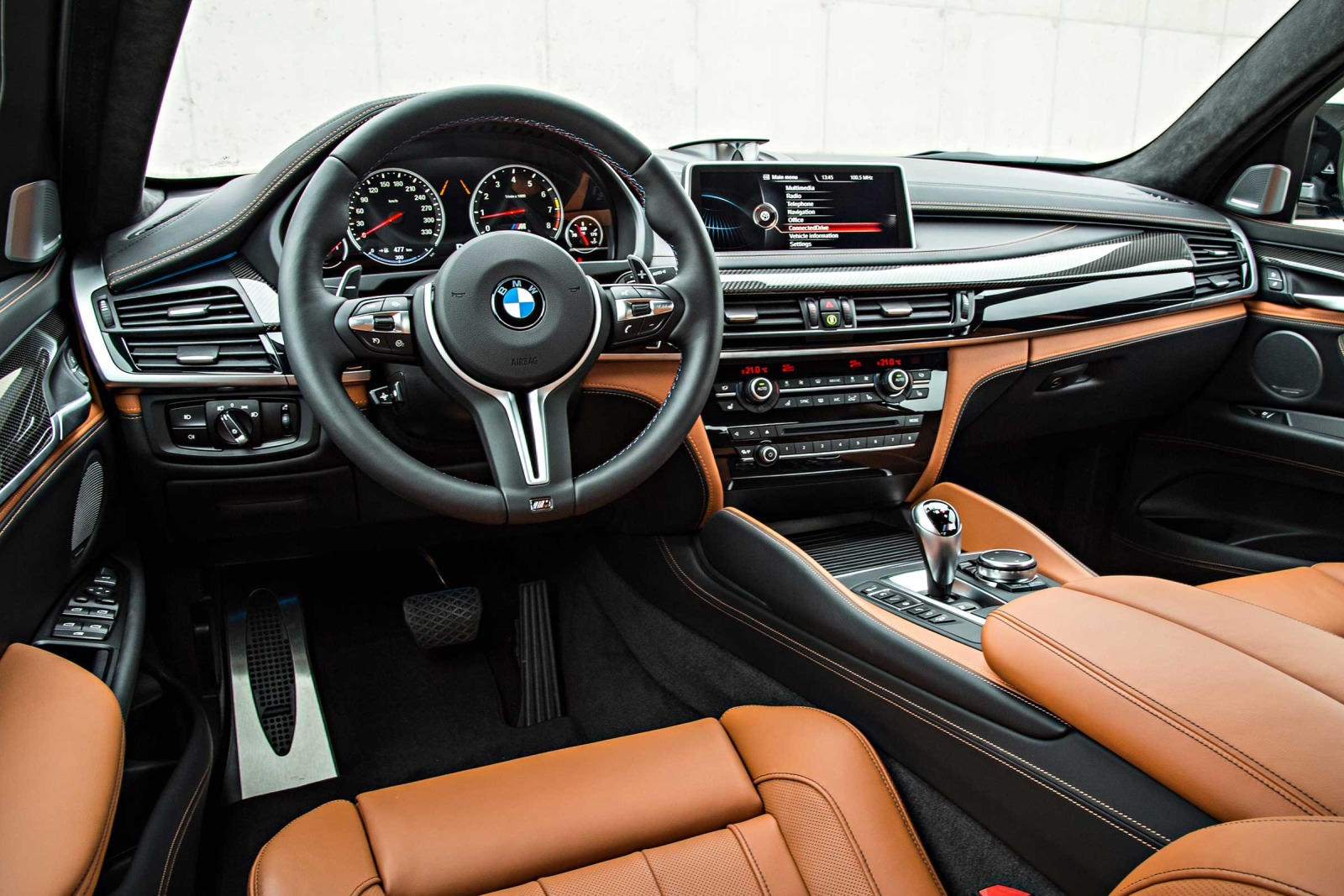 2019 BMW X6 M Interior Dimensions: Seating, Cargo Space & Trunk Size -  Photos | CarBuzz