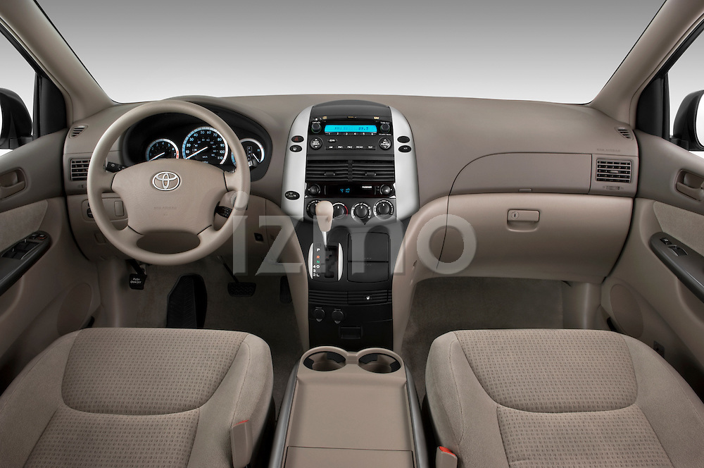 2010 Toyota Sienna CE 8 Passenger | izmostock