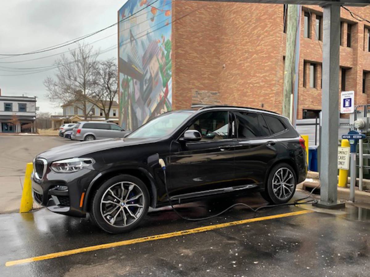 Here's How Far We Went on Electricity Alone in a BMW X3 Plug-In Hybrid |  Cars.com