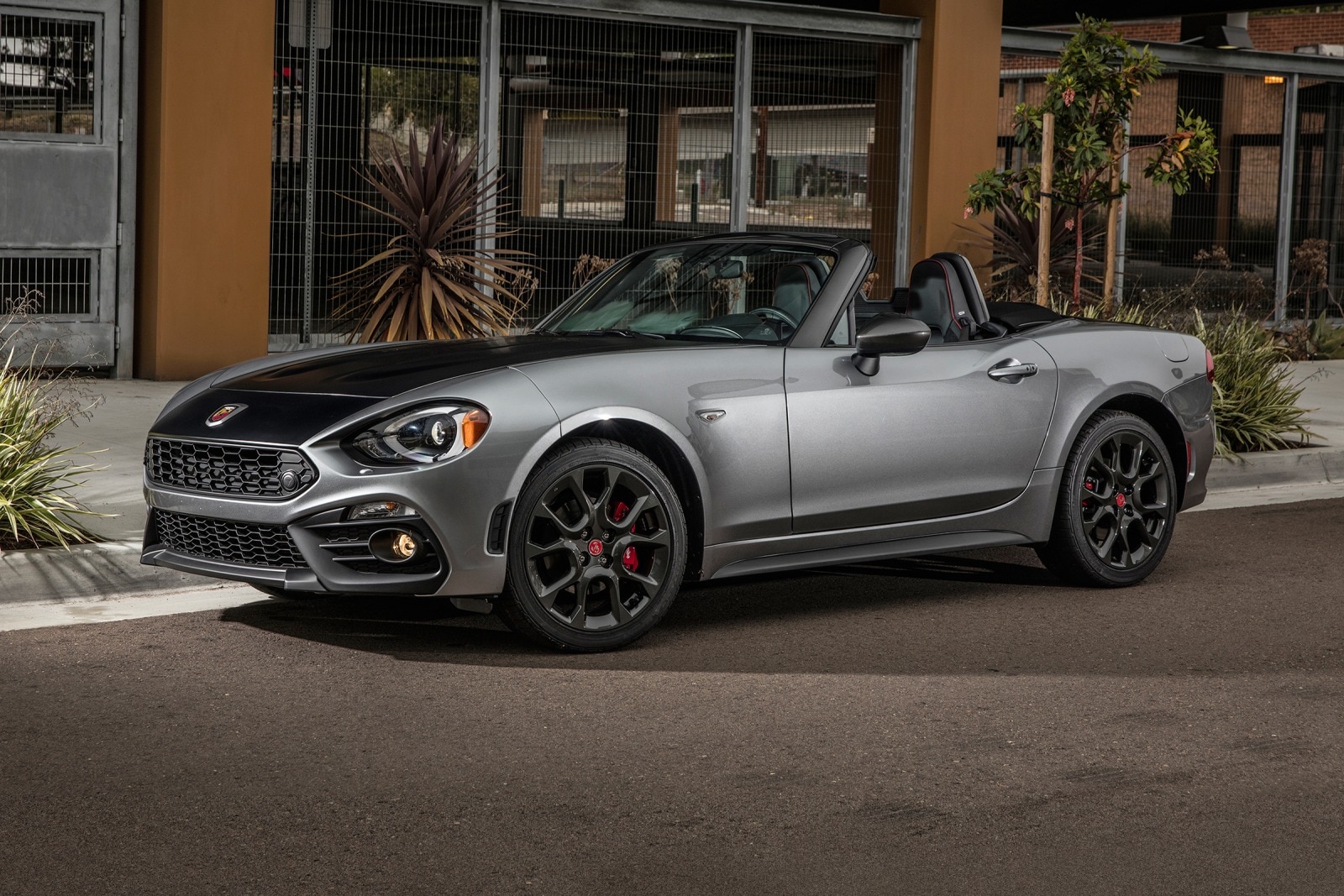 2017 FIAT 124 Spider Review & Ratings | Edmunds
