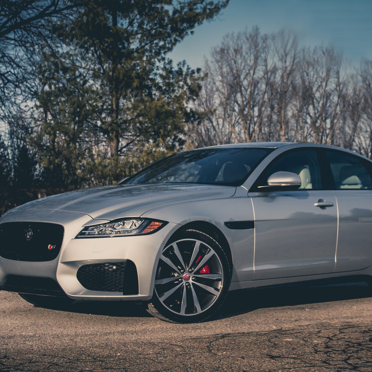 2017 Jaguar XF review: Supercharged V6, sharp handling and tech-rich cabin  combine to challenge BMW, Audi - CNET