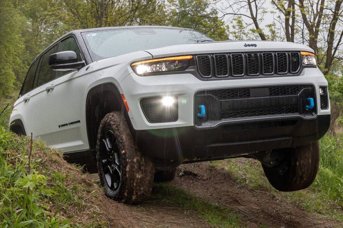 2022 Jeep Grand Cherokee 4xe Review: Nearly Silent Off-Roading is Nice |  Cars.com