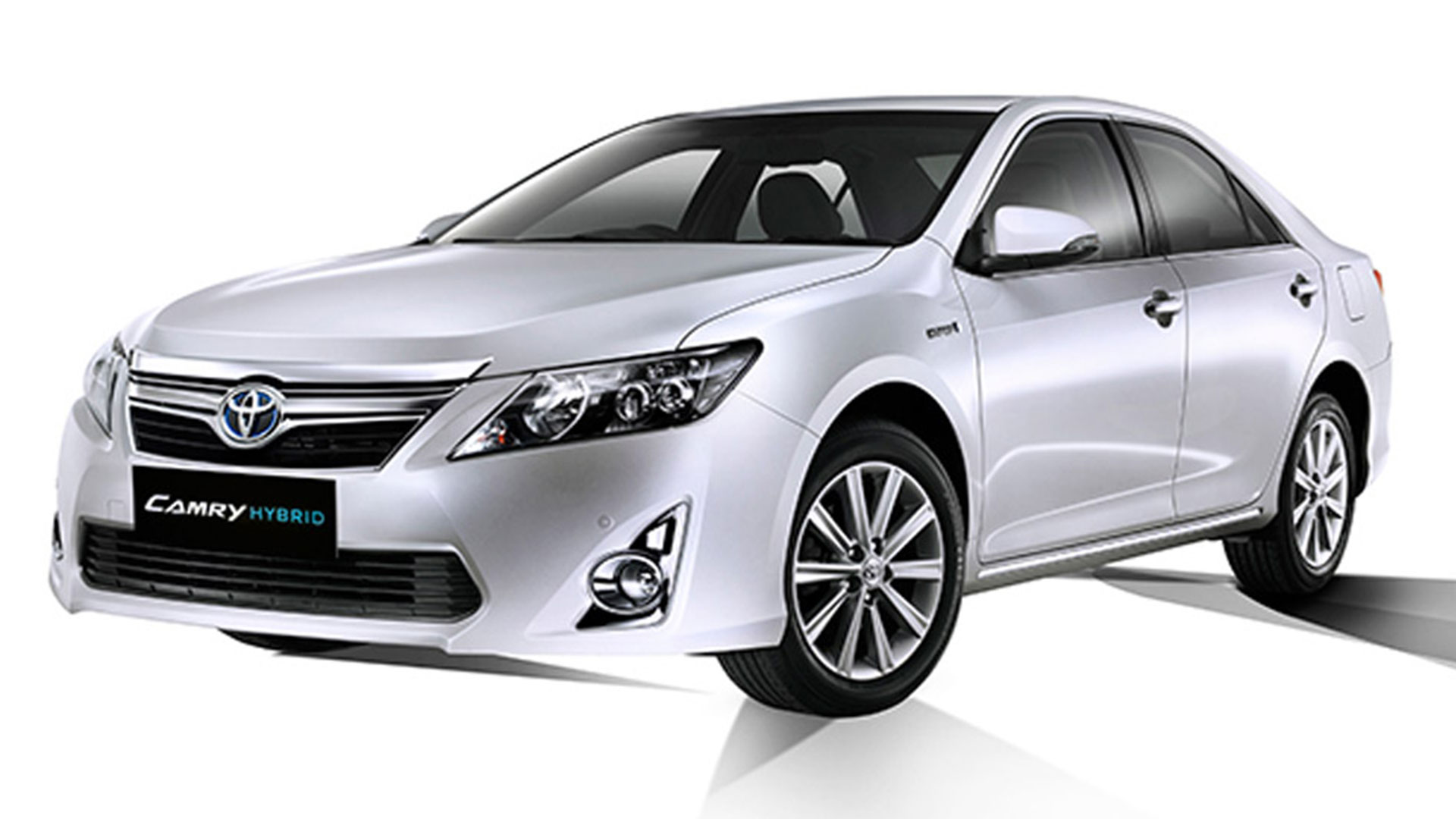 2014 Toyota Camry Hybrid: A Good Excuse For A Little Extra Driving – A  Girls Guide to Cars