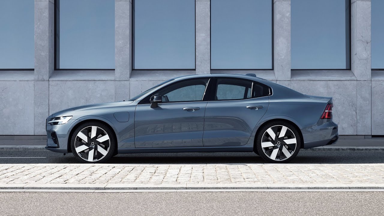 2022 Volvo S60 Recharge T8 Plug-in hybrid ⚡Better Suited for Pampering its  Passengers (Thunder Grey) - YouTube