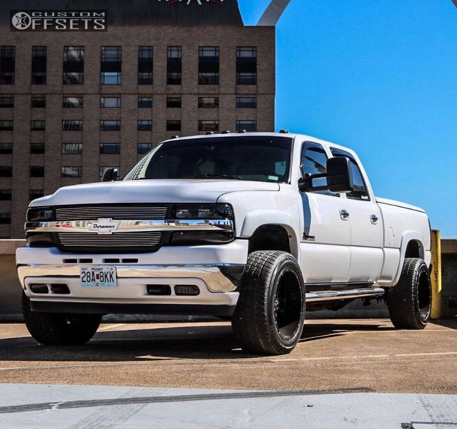 2002 Chevrolet Silverado 2500 HD with 20x12 -44 TIS 535MB and 285/50R20  Cooper Discoverer HT Plus and Leveling Kit | Custom Offsets