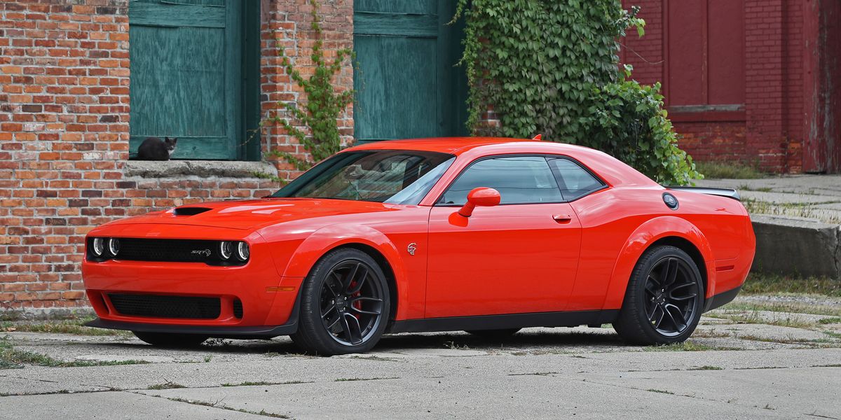 2018 Dodge Challenger SRT/SRT Hellcat Review, Pricing, and Specs