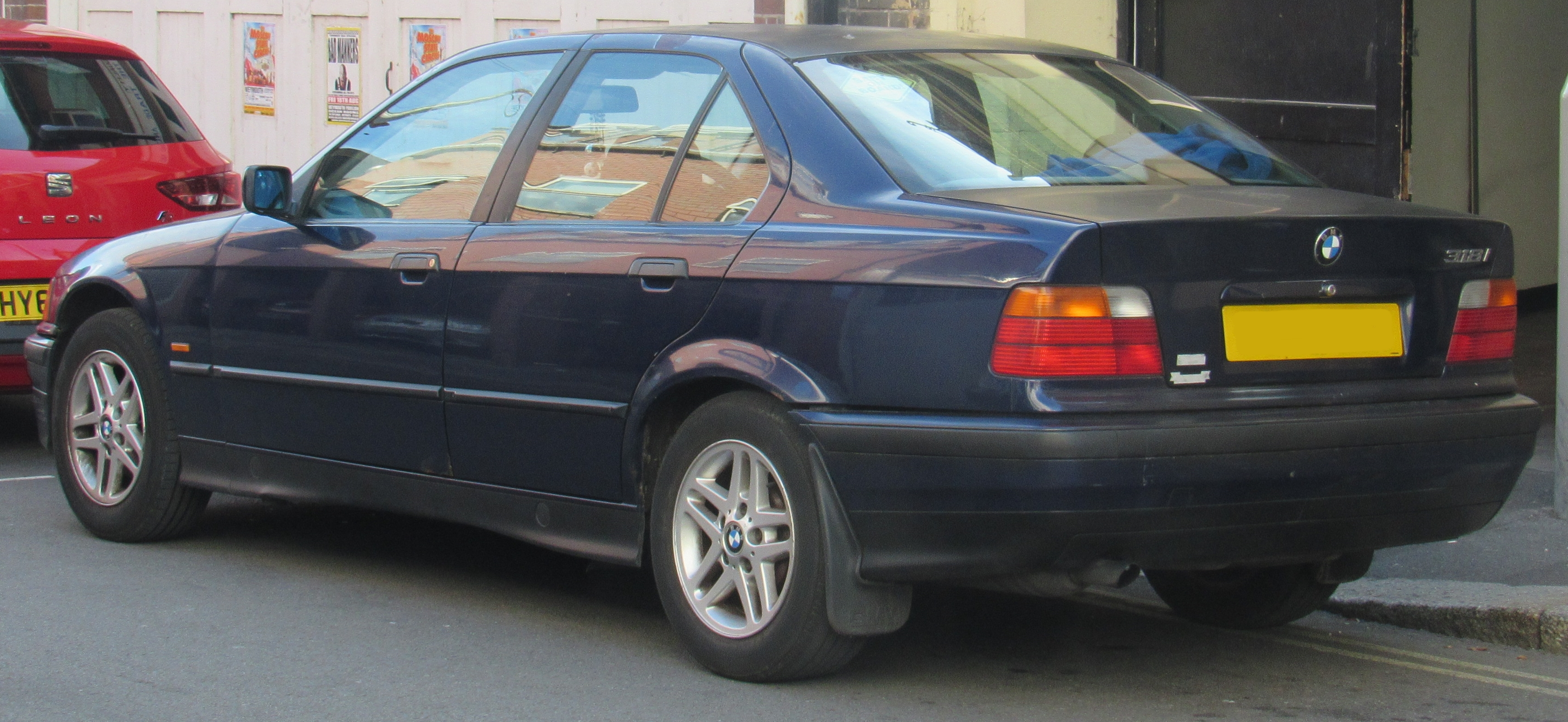 File:1998 BMW 318i SE 1.8 Rear.jpg - Wikimedia Commons