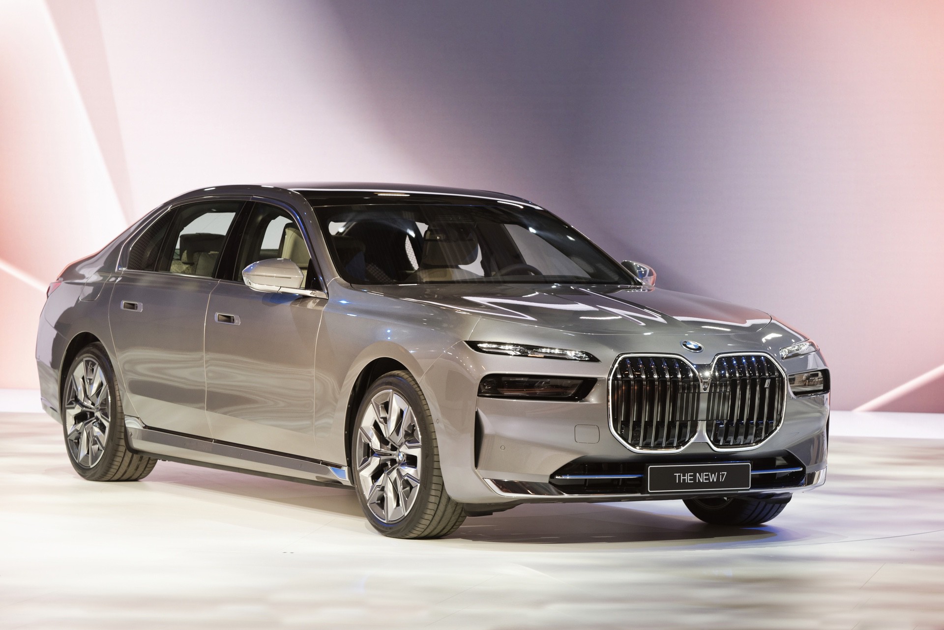 Heaviest 2023 BMW 7 Series is the i7 at 2,640 KG (5,820 LBS)