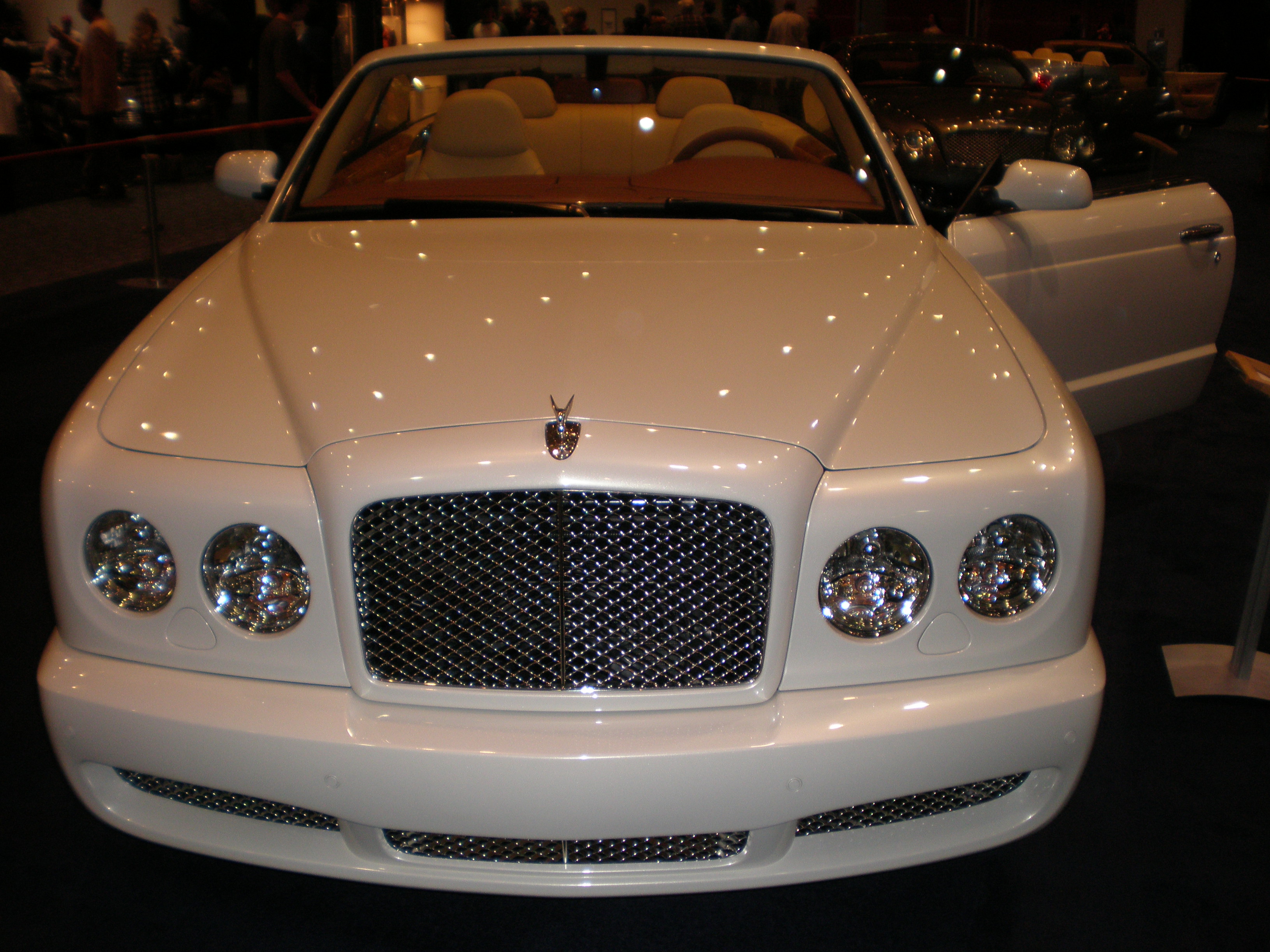 File:2009 white Bentley Azure front.JPG - Wikimedia Commons