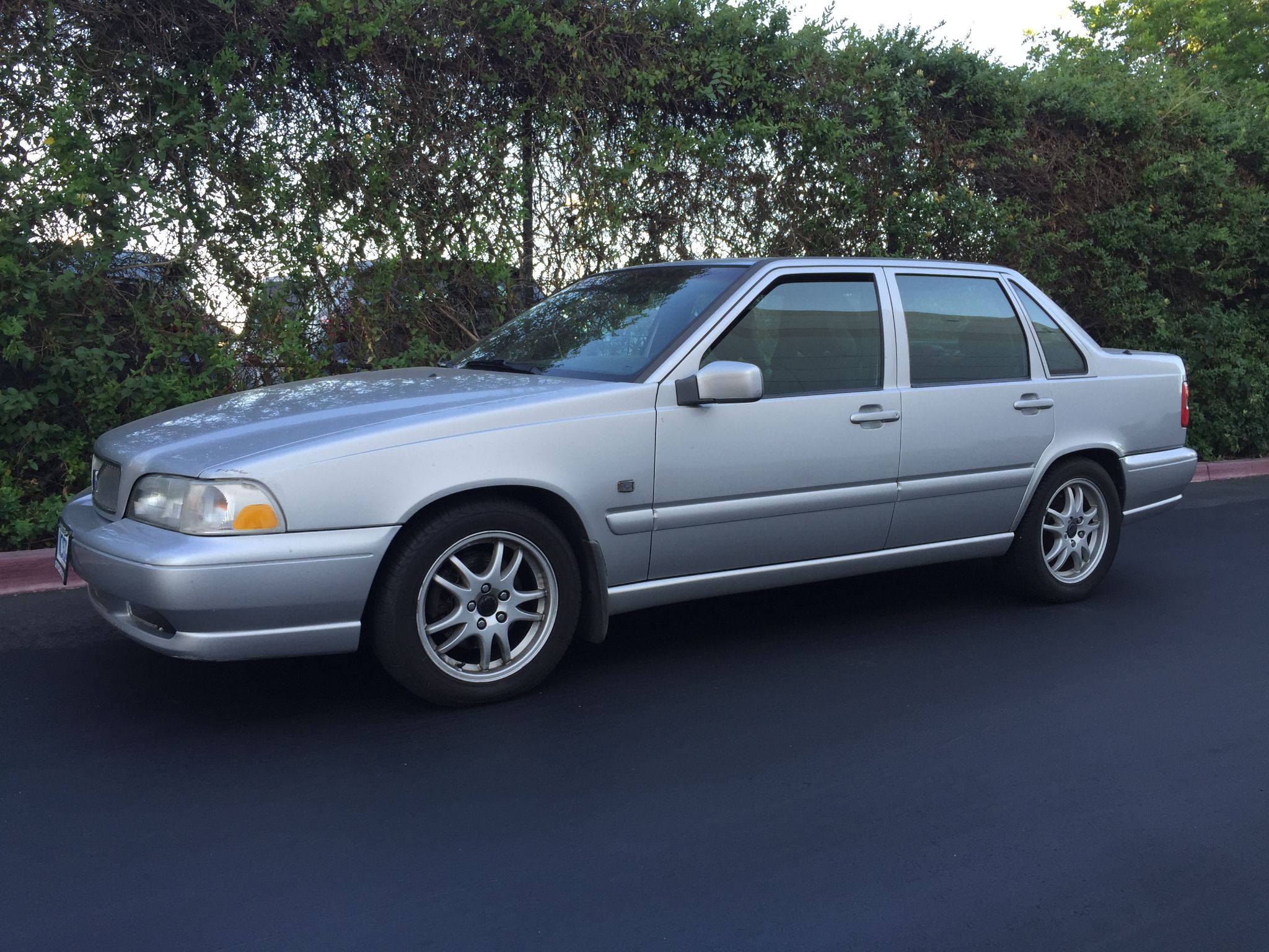 Used 2000 Volvo S70 GLS at City Cars Warehouse Inc