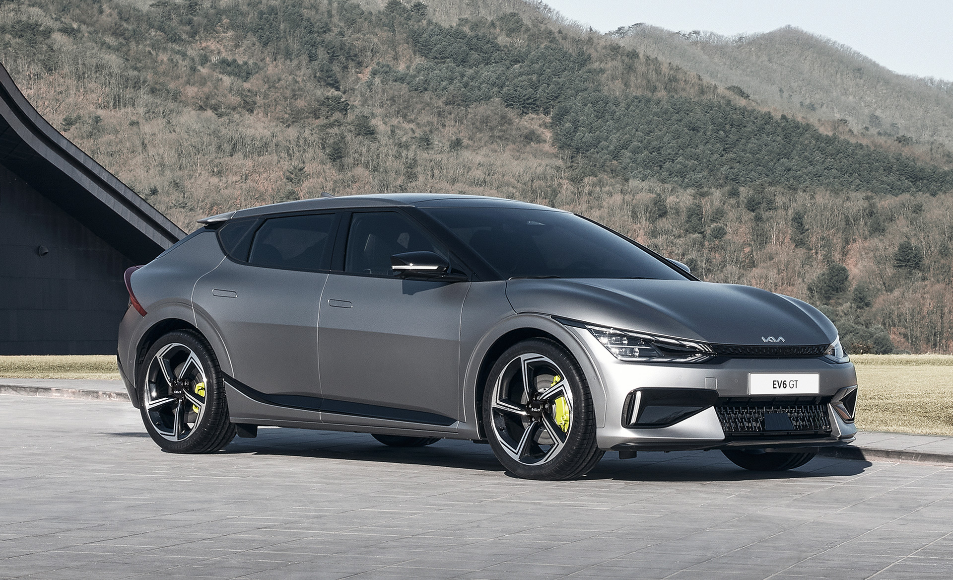 Preview: 2022 Kia EV6 is Korean brand's first dedicated EV for $42,115, up  to 310 miles of range